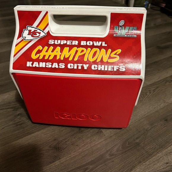 Kanas city Chiefs medium size cooler - Picture 3 of 7